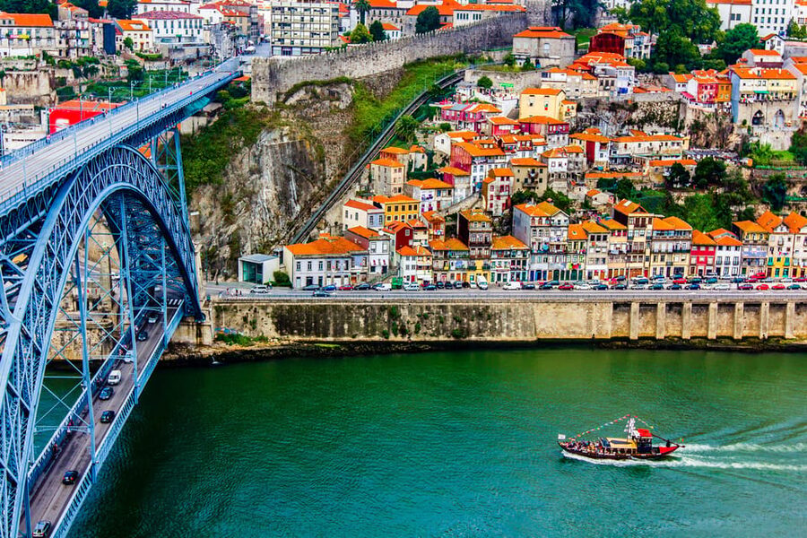Porto City Full Day Minibus Tour, Wine Tasting & Six Brigdes - Meeting at São Bento: Where You Start and How to Prepare