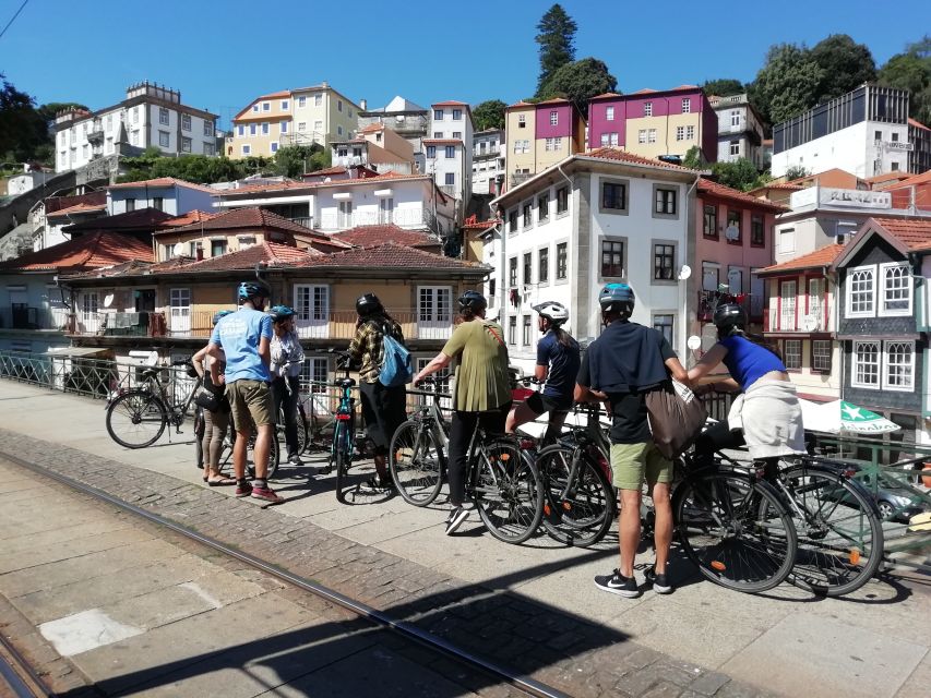 Porto: City Highlights 3-Hour Guided Electric Bike Tour - São Bento Station free time: the break that turns a stop into a mini activity