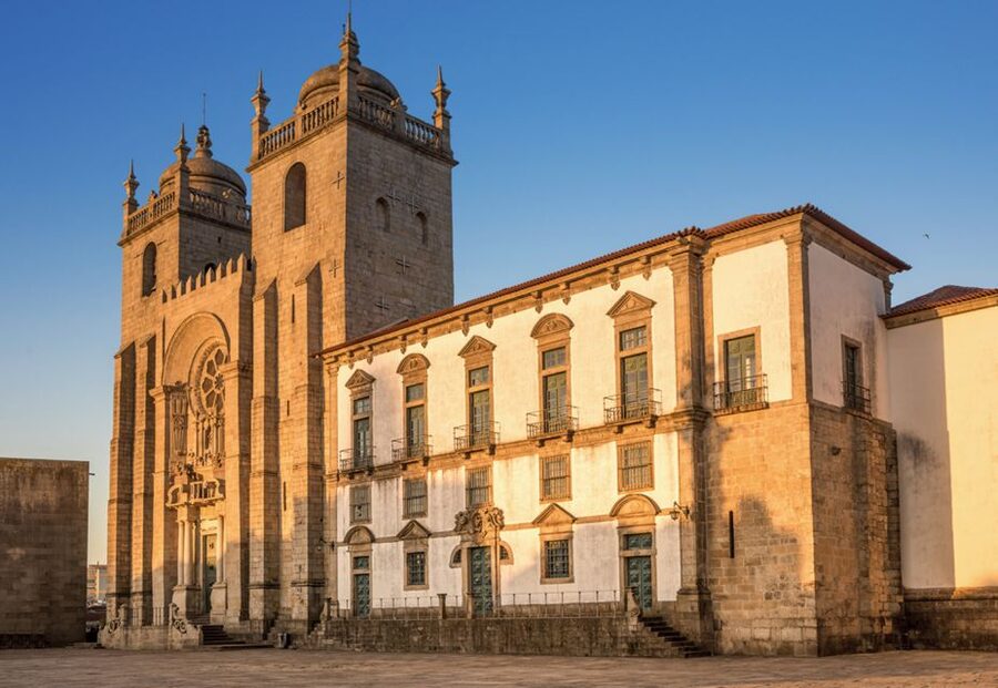 Porto: City Tour, 6 Bridges Cruise and Wine Tasting - Porto Cathedral and Sé: The Starting Point That Gives Context