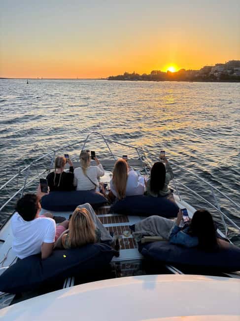Porto: City Views or Sunset Tour with Drinks - Marina da Afurada to the Douro River: first views and a welcome drink