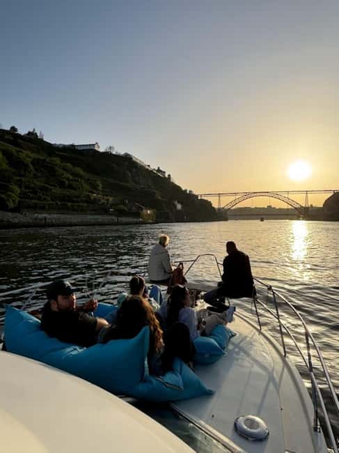 Porto: City Views or Sunset Tour with Drinks - Getting to Marina da Afurada and finding your meeting spot