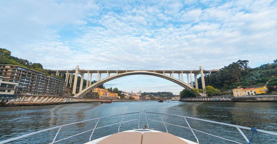 Porto - Douro Cruise with Port wine and snacks - Stop 1, Marina da Afurada: start near the water, get oriented fast