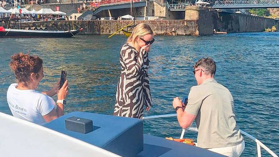 Porto: Douro private cruiser (only for you)6 bridges/sunset - Port wine toast, welcome snacks, and what the crew adds beyond the route