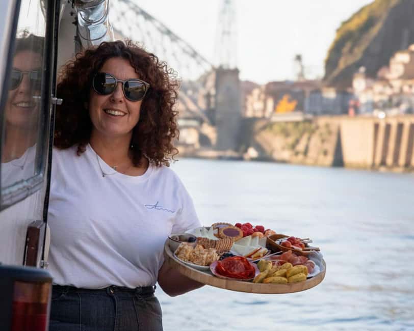 Porto: Douro private cruiser (only for you)6 bridges/sunset - Comfort details that make a sunset tour actually work
