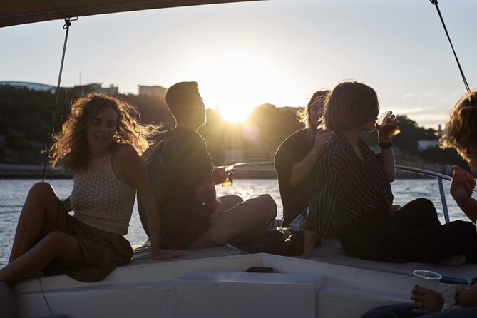 Porto: Douro River Boat Cruise with Port Wine and Snacks - Customs-era building and the glass-and-gardens viewpoint that slows time