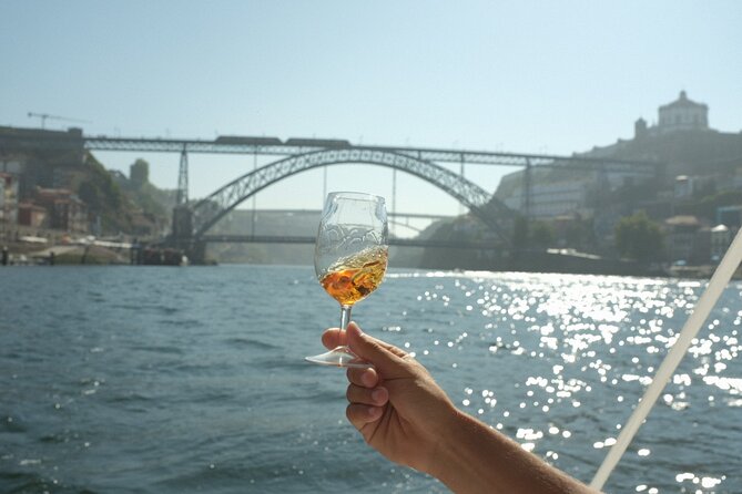 Porto: Douro River Boat Cruise with Port Wine and Snacks - What you’ll actually drink and snack: Port wine tasting that doesn’t feel like a gimmick