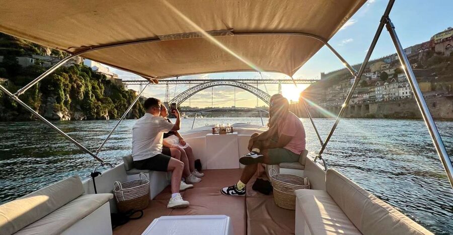 Porto: Douro River Boat Cruise with Port Wine Tasting - Ponte Maria Pia to Dom Luis Bridge: the first real photo run