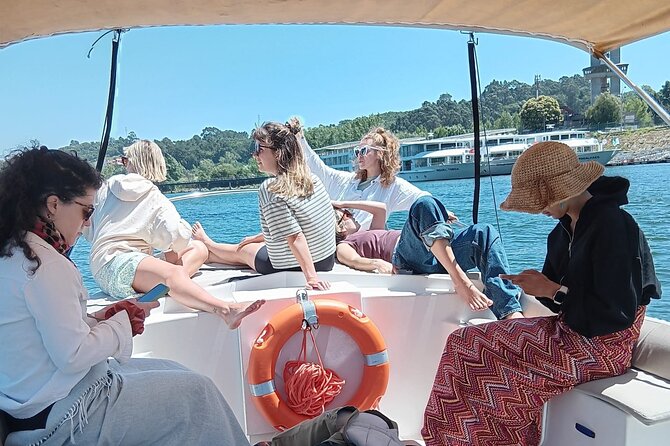 Porto:Douro River boat tour under the 6 bridges - Under the bridges with English narration that actually helps