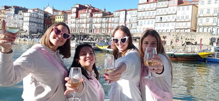 Porto: Douro River Boat Tour w/ Portuguese Wines & Tasting - Who should book this Douro River boat tour