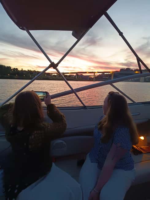 Porto: Douro River Boat Tour with Port Wine Tasting - Port wine tasting that doesn’t steal the day