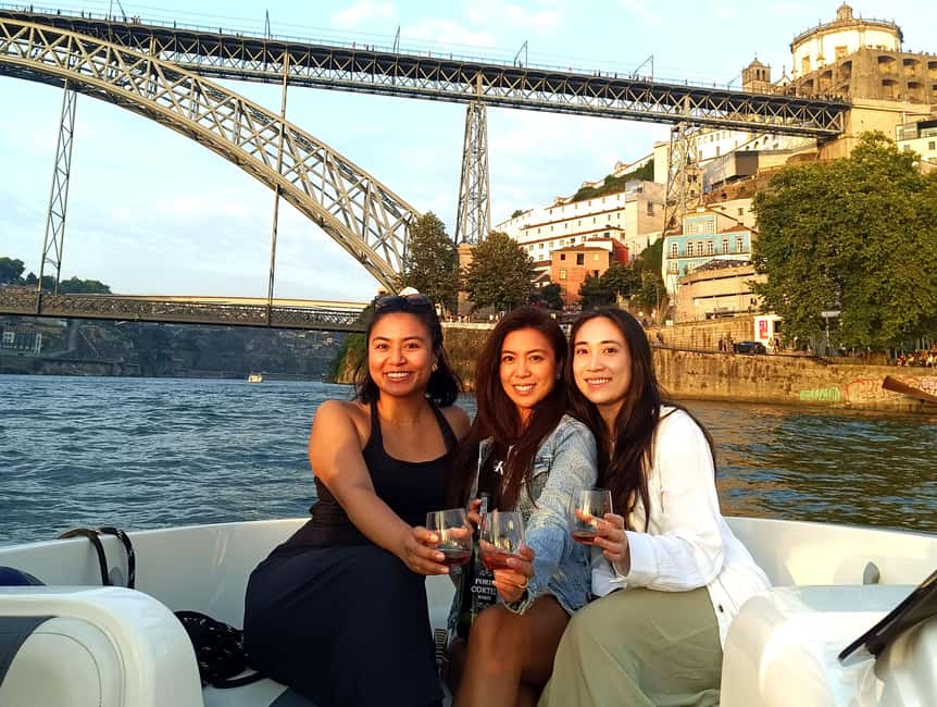 Porto: Douro River Boat Tour with Port Wine Tasting - “Six bridges and nature”: the sweet spot between city sights and calm time
