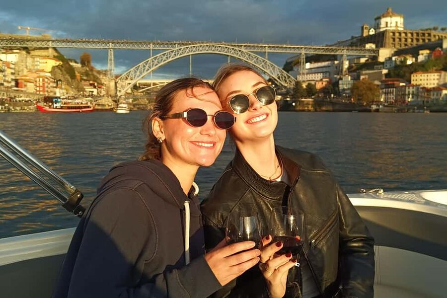 Porto: Douro River Boat Tour with Port Wine Tasting - Price and value: what $32 really buys you
