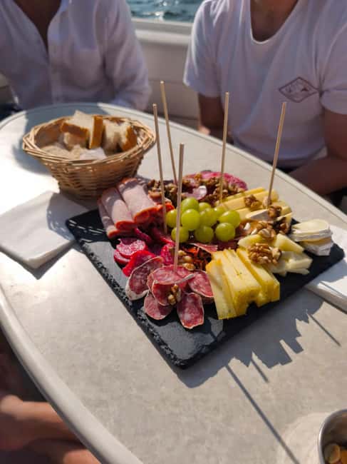 Porto: Douro River Boat Tour with Port Wine Tasting - Dom Luís Bridge, then straight onto the Douro River