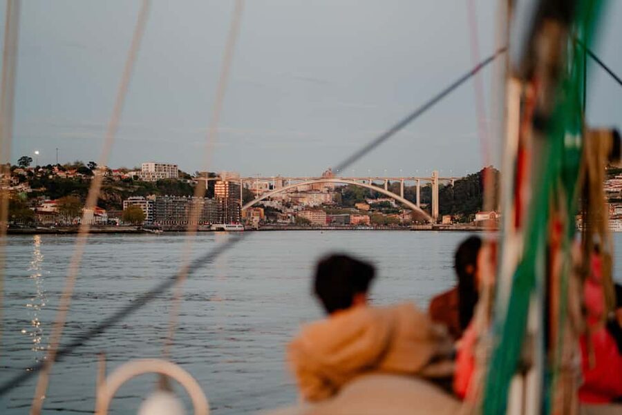 Porto Douro River Cruise: Sunny Day & Peaceful Sunset - Onboard the Ocean Star: comfort, bathrooms, and the snack setup