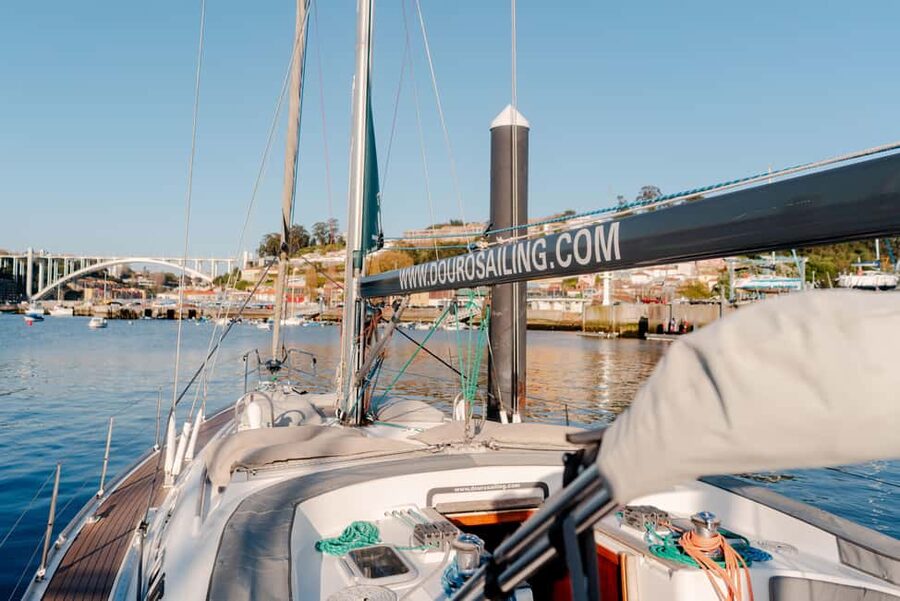 Porto Douro River Cruise: Sunny Day & Peaceful Sunset - Cruising Porto and Gaia highlights, from gardens to bridges