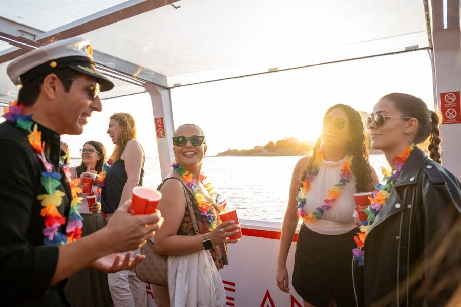 Porto: Douro River Party Boat with Sunset Option & 6 Bridges - Six Bridges Cruise: How to Make the Most of the Photo Windows