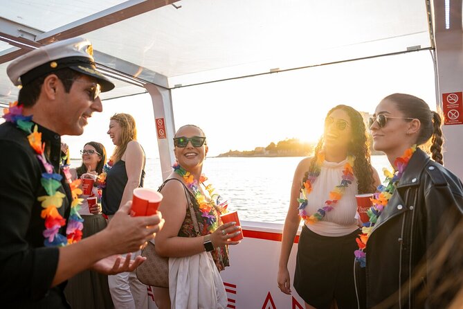 Porto: Douro River Party Boat with Sunset Option and 6 Bridges - What to wear, bring, and watch for on a standing-only boat