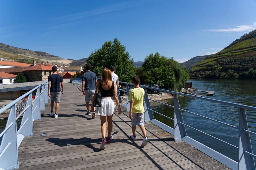 Porto: Douro Valley & Amarante Wine, Food & River Tour - Pinhão private cruise: tapas and sparkling wine on the Douro