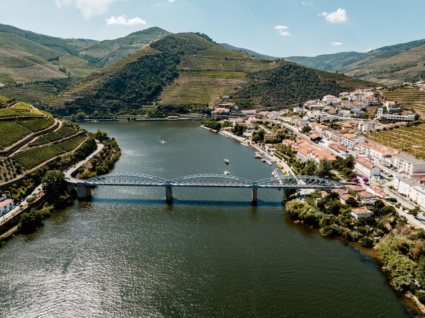 Porto: Douro Valley Full-Day Boat, Train, and Lunch Tour - Pinhão boat cruise on the Douro: the best views, plus a drink