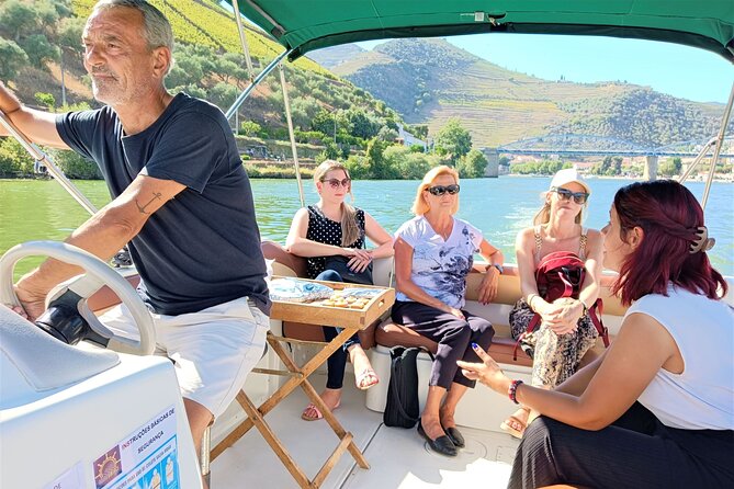 Porto: Douro Valley Private Grand Experience - Private - Private boat tour on the Douro River: the calm middle of a big day
