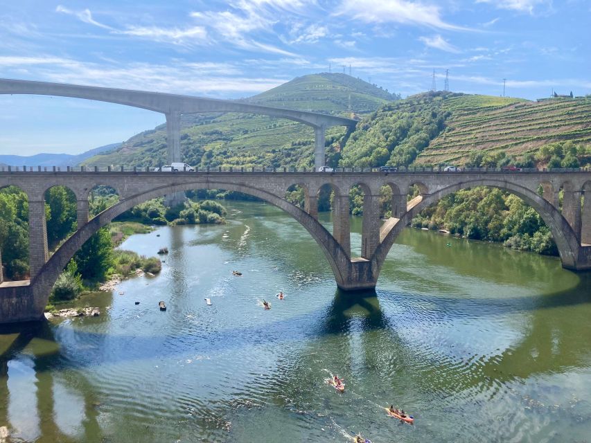 Porto: Douro Valley Wine Tour with Tastings, Boat, and Lunch - The morning: Porto to the Douro with coffee, views, and the N222 road