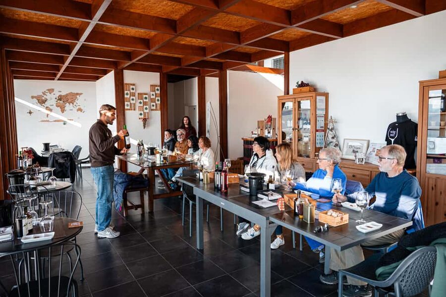 Porto: Douro Wine Tour with Lunch and River Cruise - Pinhão Lunch: The Local Break That Makes the Day Feel Portuguese