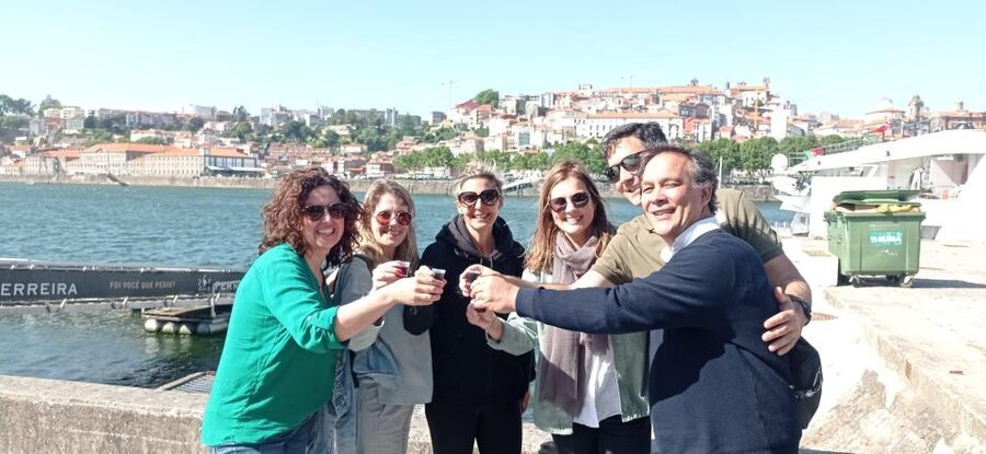 PORTO: Escape IN City - Closed at 7 Keys - Photos and videos saved to your phone: instant memories that do not vanish