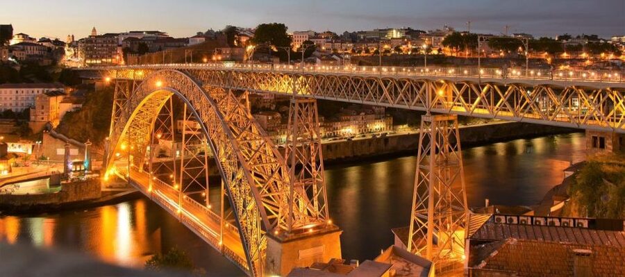 Porto Fado Night Show + Dinner - Small group energy: why max 8 can change the whole feel