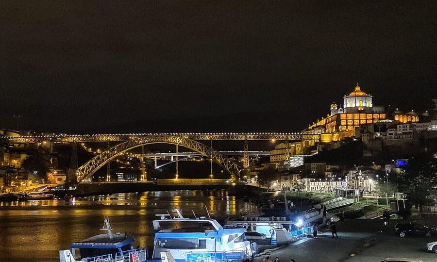 Porto: Fado Show with Dinner in a Traditional Fado House - Talking with the Fadistas, getting personal answers
