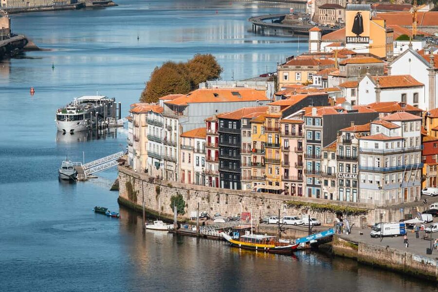 Porto: Flexible Walking Tour in Historic Center - Starting at Praça da Ribeira, then walking the Douro’s edge