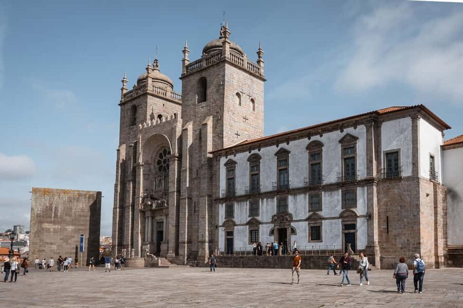Porto: Flexible Walking Tour in Historic Center - Sé Cathedral area and panoramic belvederes near the hilltops