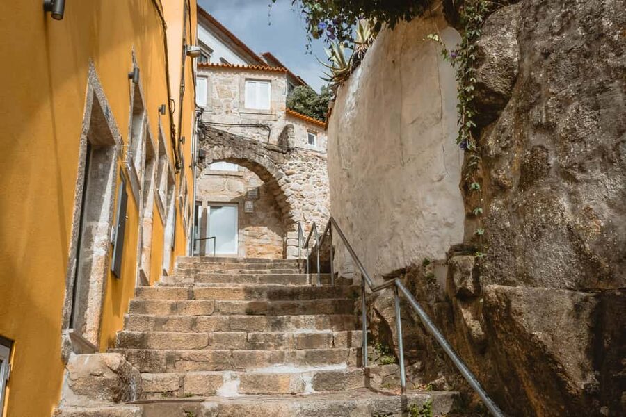 Porto: Flexible Walking Tour in Historic Center - Down the medieval stairs back to Ribeira, Verdades and Barredo