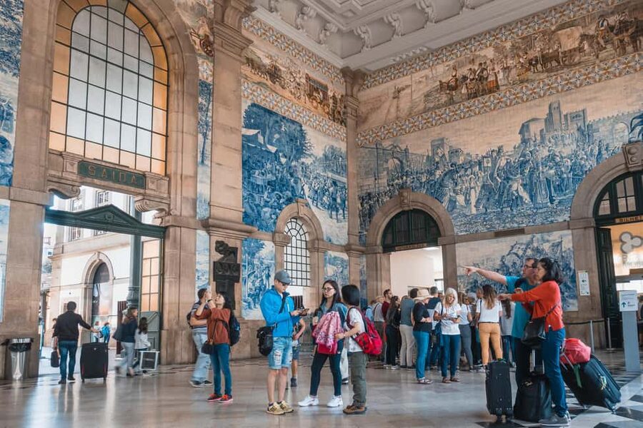 Porto: Flexible Walking Tour in Historic Center - Price and value: what $8 buys you in Porto time