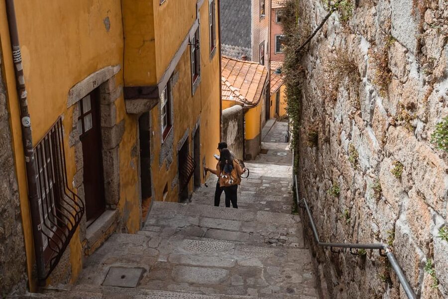 Porto: Flexible Walking Tour in Medieval Area - Grilos Church: a National Monument stop that feels local