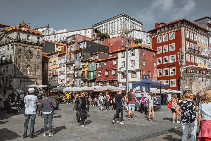 Porto: Flexible Walking Tour in Medieval Area - Praça da Ribeira to Bacalhoeiros Wall: starting with the river views