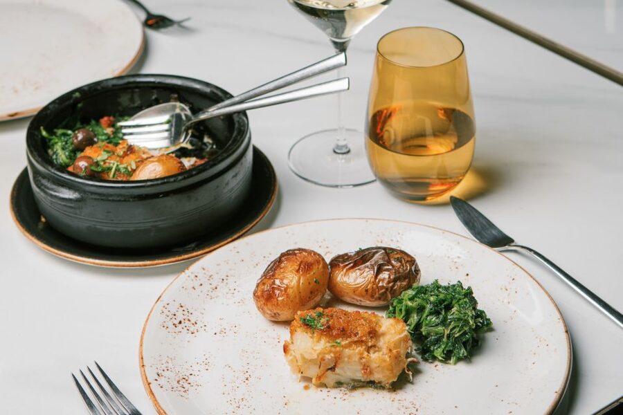 Porto: Fonseca Cellar Tour & Fado Show with Optional Dinner - Optional dinner at WOW Porto: The set menu and what to watch for