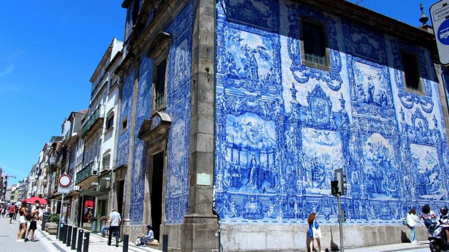 Porto Food Tour: 10 tastings at 5 Restaurants and Eateries - Where the tour starts: Clérigos meeting point and the Bolhão market warm-up