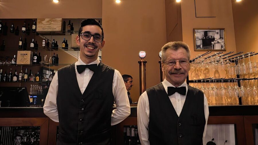 Porto Food Tour: 10 tastings at 5 Restaurants and Eateries - Avenida dos Aliados and on-foot connections: keeping the walking portion enjoyable