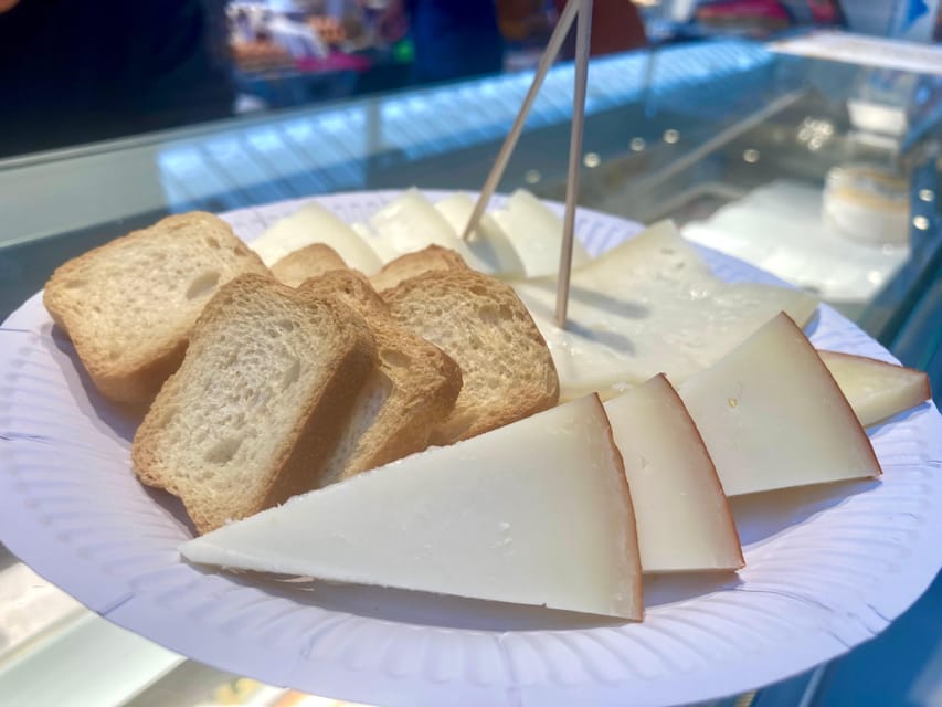 Porto food, wine and culture walking tour - max 8 pax - A local restaurant stop where wine and food actually sync