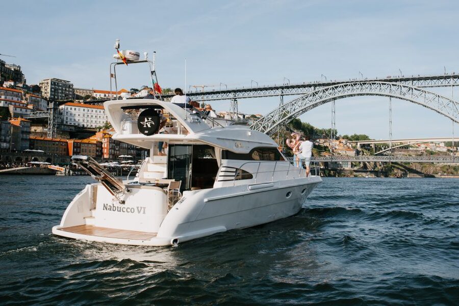 Porto: Full Day Douro River Cruise from Porto to Régua - Food and wine on board: what’s included and why it adds value