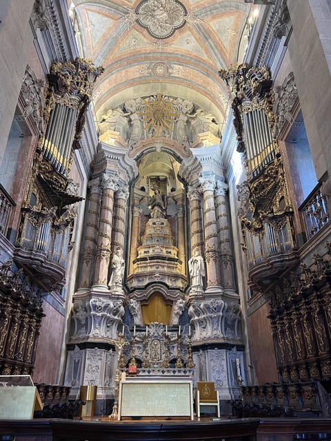 Porto: Guided City Highlights Walking Tour - City Hall architecture, then onward to Clérigos Church