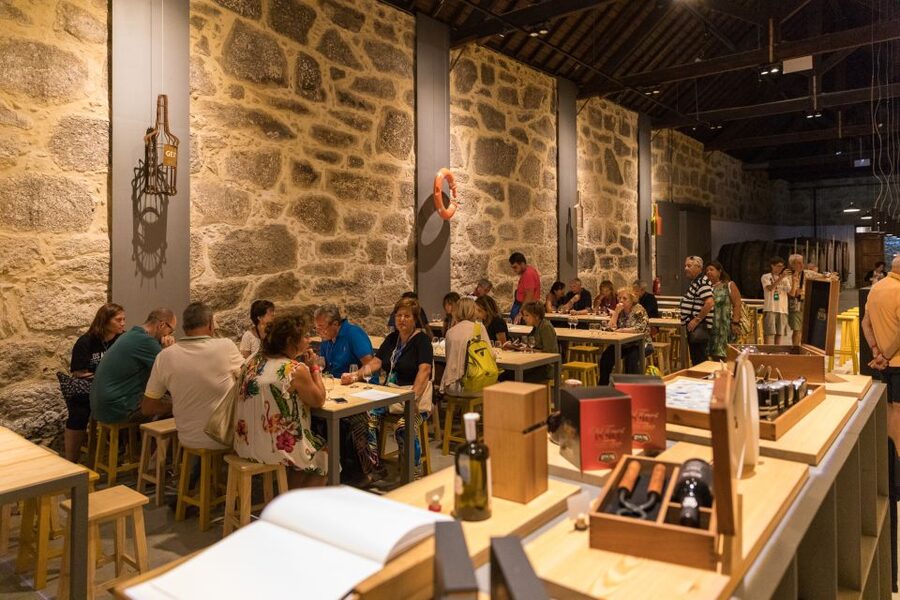 Porto: Guided Tour and Tasting of 3 Port Wines at Poças - Key reasons this Porto-Port tasting works