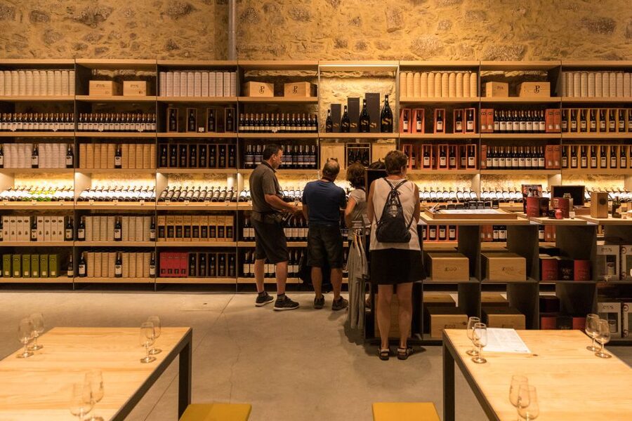 Porto: Guided Tour and Tasting of 3 Port Wines at Poças - Guides, pacing, and language: what to expect from the human side