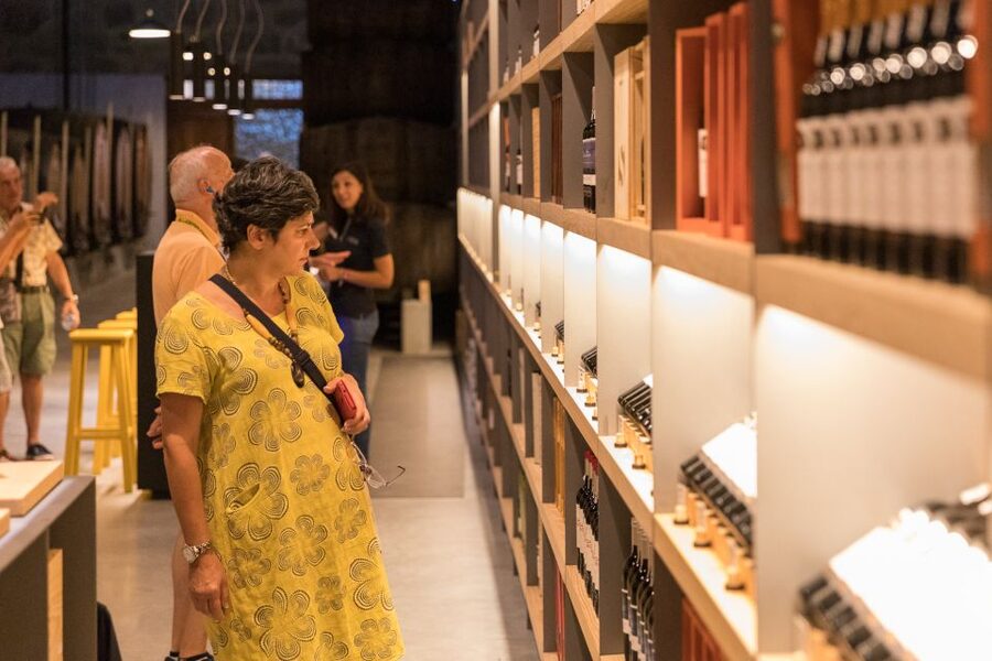 Porto: Guided Tour and Tasting of 3 Port Wines at Poças - Who should book this Port tasting at Poças?