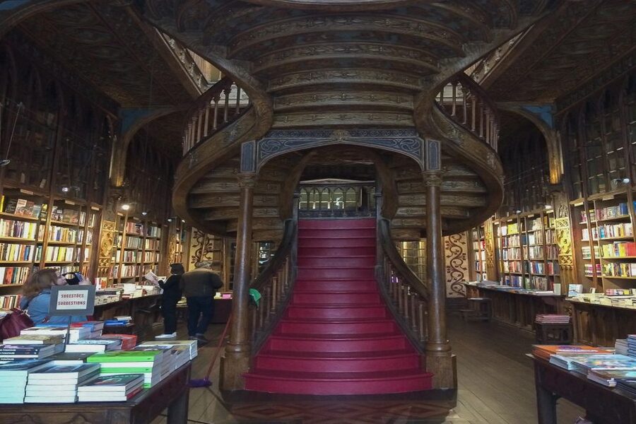 Porto: Guided Walking Tour and Lello Bookshop - Avenida dos Aliados: where Porto shows its formal face