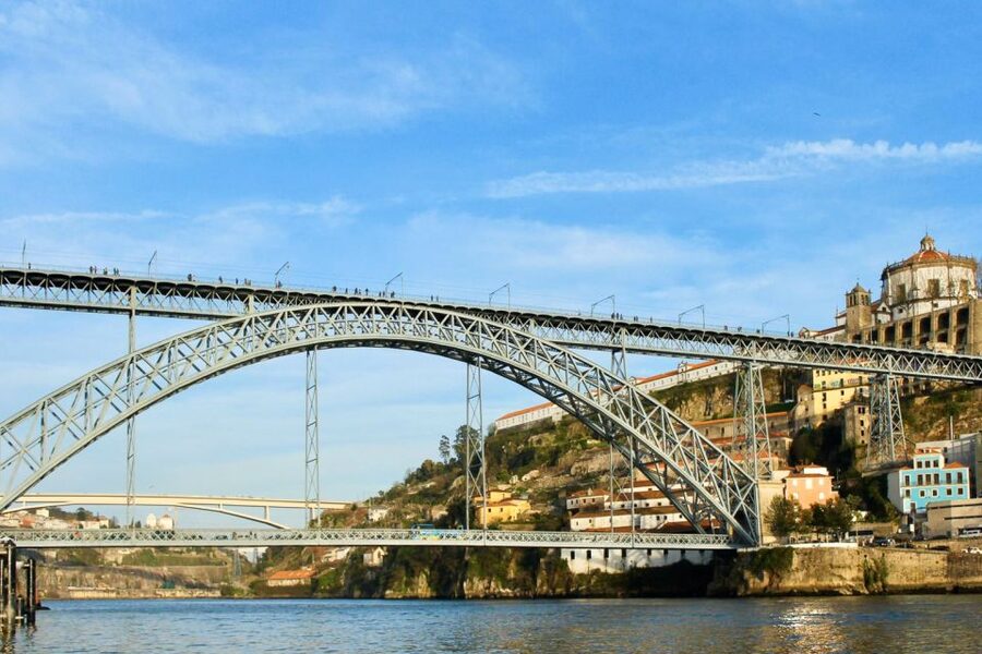 Porto: Guided Walking Tour and Lello Bookshop - Starting points around Sé: how you’ll begin