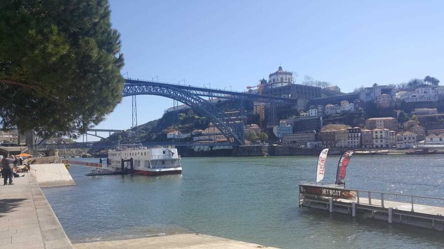 Porto: Half-Day Small Group City Tour with port wine tasting - Mercado do Bolhão: shopping time that feels like Porto, not just sightseeing