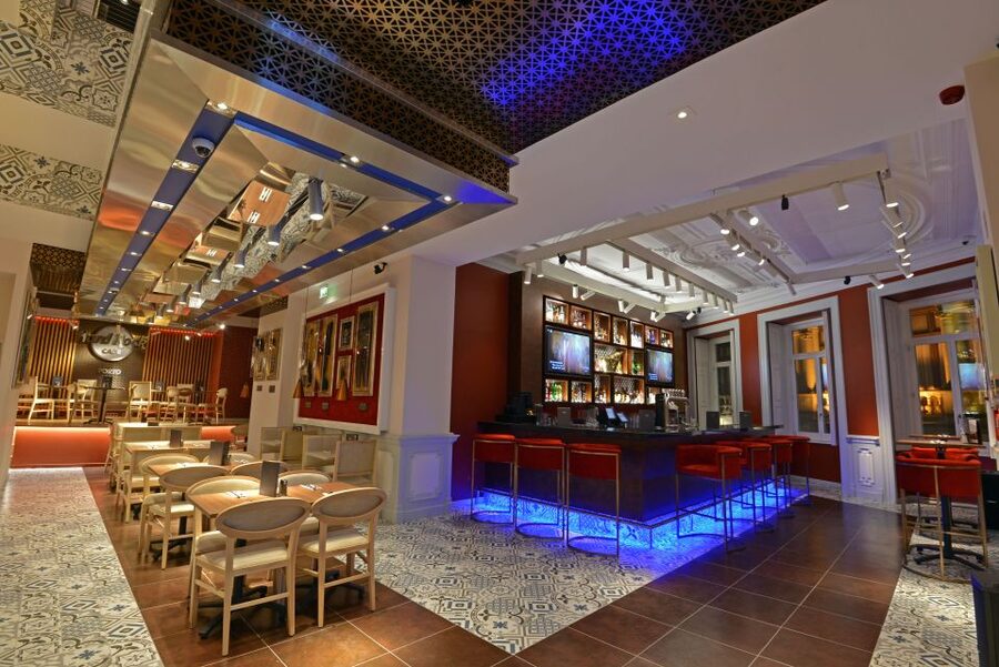Porto: Hard Rock Cafe Skip-the-Line with Set Menu - Key things to know before you go