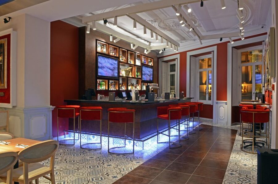 Porto: Hard Rock Cafe Skip-the-Line with Set Menu - Where it fits in Porto, and why the Aliados Avenue location helps