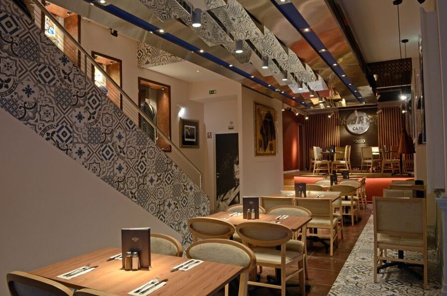 Porto: Hard Rock Cafe Skip-the-Line with Set Menu - Comfort, service, and the kinds of problems worth watching for